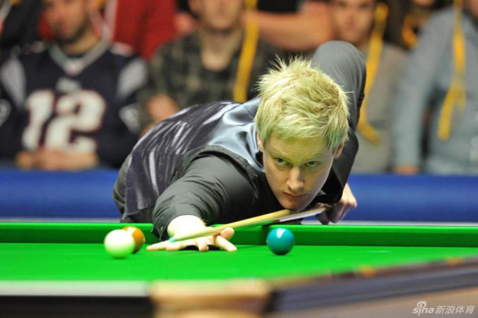 Neil Robertson in action in the opening match of the Masters against Ding Junhui on Jan.13, 2013.