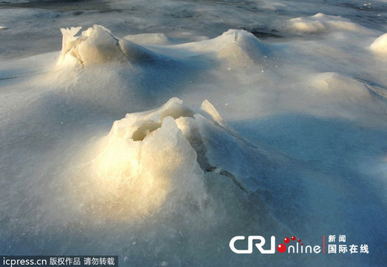 'Icy volcano' takes place at Jiaozhou bay