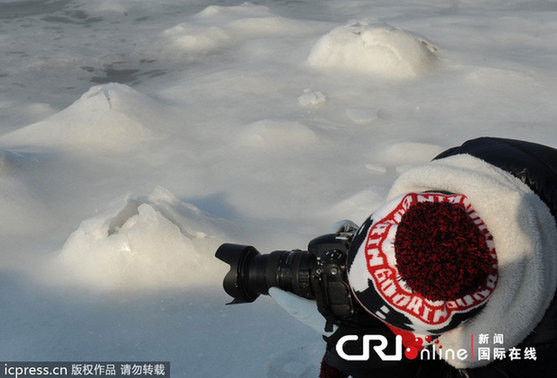 'Icy volcano' takes place at Jiaozhou bay