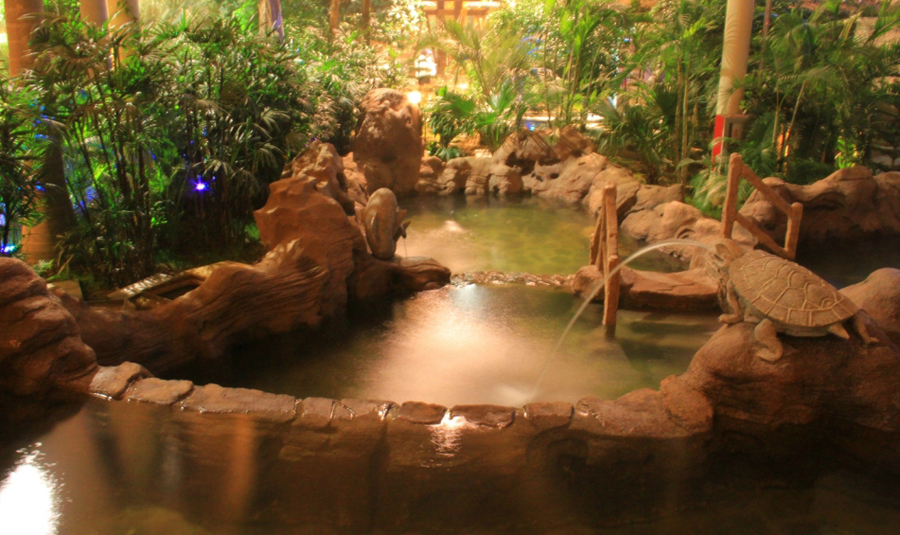 Longda Hot Spring in Tianjin Binhai New Area of the coastal city Tianjin. Hot springs are a popular way for people to relax in cold winter. [Photo provided to chinadaily.com.cn]