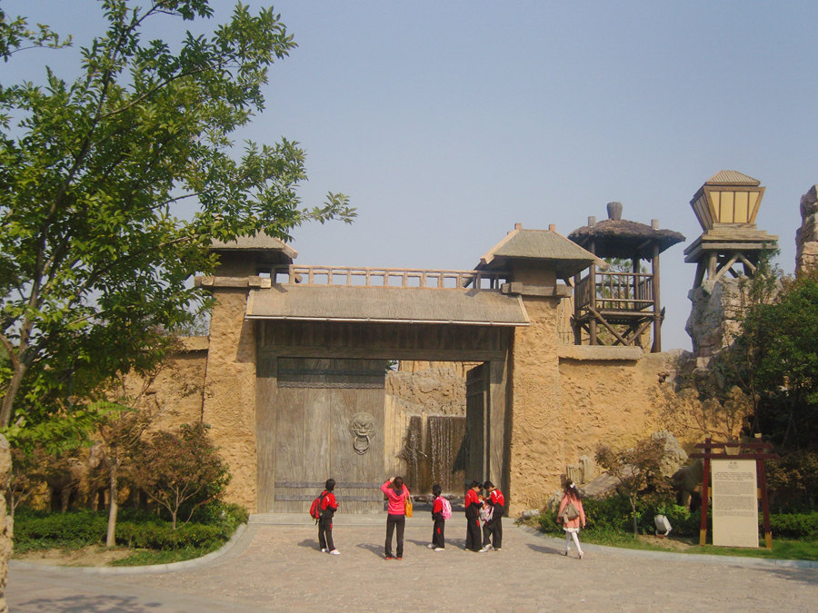 Located in 7 kilometers south of Changzhou City, the ancient town of Yancheng was built in the Spring and Autumn Period (770-476 BC).