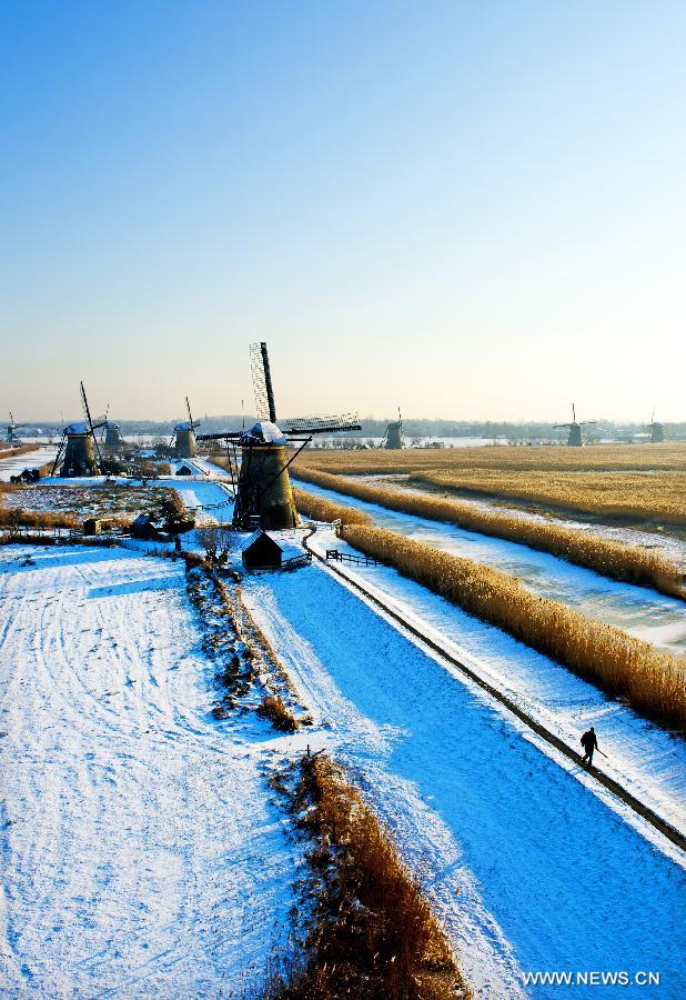 NETHERLANDS-KINDERDIJK-WINDMILL-SNOW