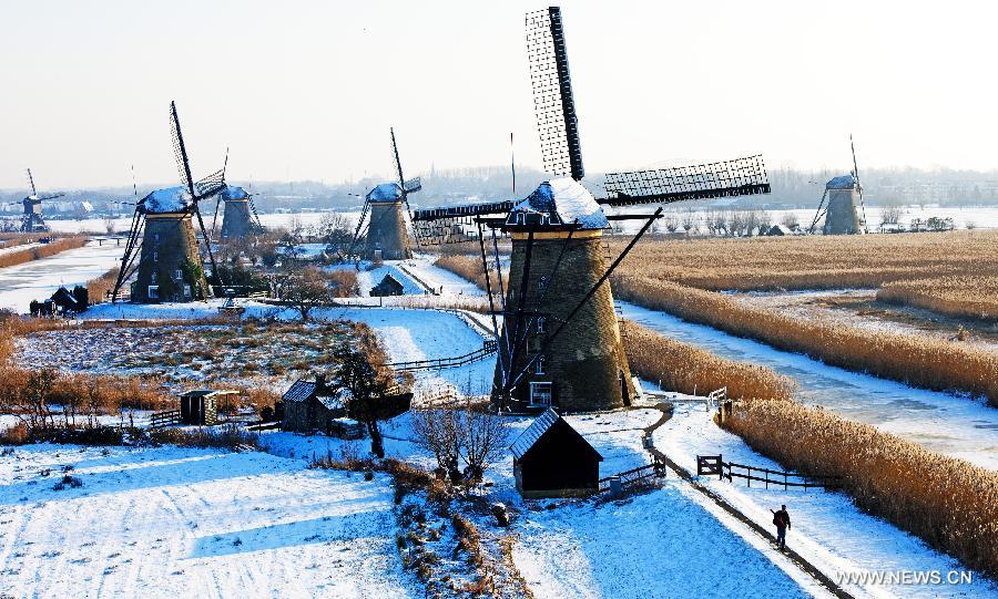 NETHERLANDS-KINDERDIJK-WINDMILL-SNOW