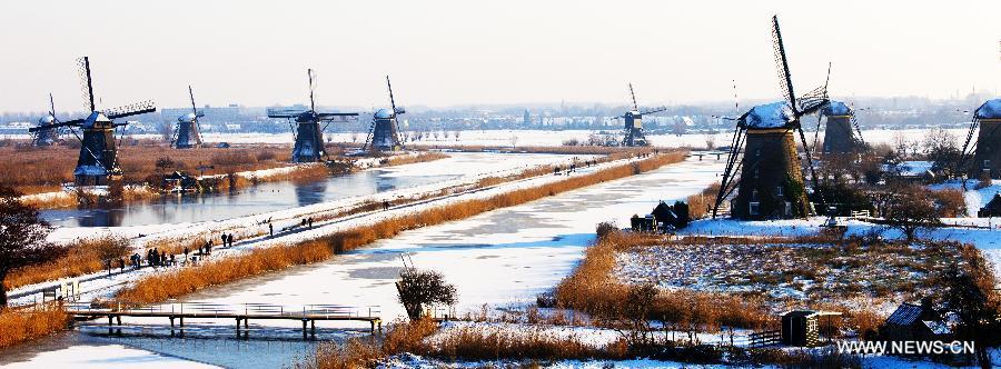 NETHERLANDS-KINDERDIJK-WINDMILL-SNOW