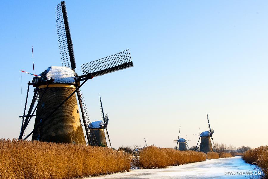 NETHERLANDS-KINDERDIJK-WINDMILL-SNOW