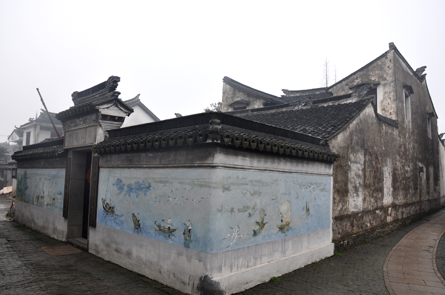 Zhouzhuang, a famous water town in southern China, is located in Kunshan City, Jiangsu Province. Because Zhouzhuang is surrounded by water, boats were necessary for entering and departing from Zhouzhuang before the 1980s. 