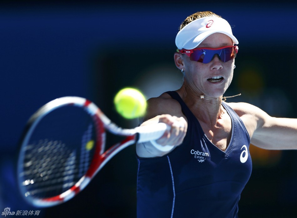 Sam Stosur of Australia returns a ball to Zheng Jie of China during the second round women's singles of 2013 Australian Open on Jan.16, 2013.