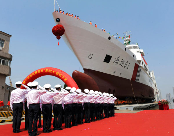 Maritime administration officials salute at the launching ceremony of patrol vessel Haixun01, Wuhan of Hubei province, July 28, 2012. [Photo/Xinhua]