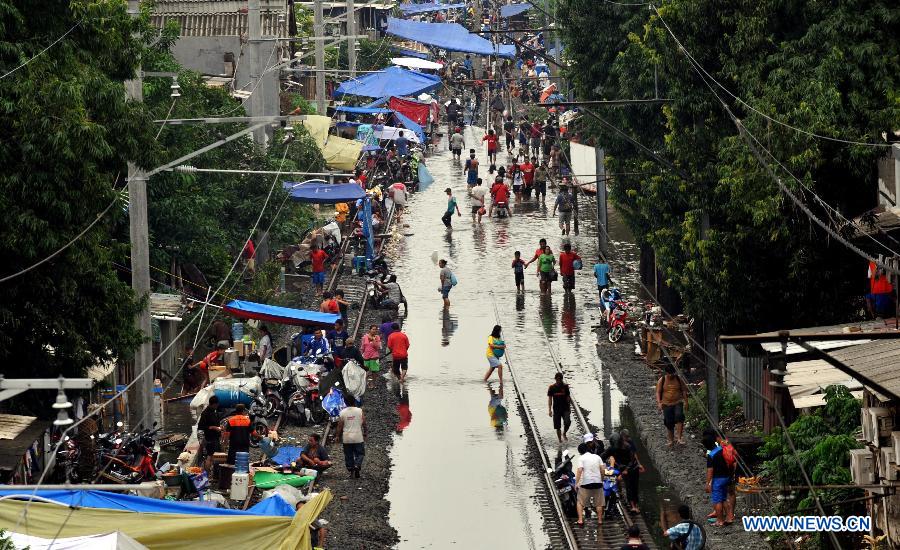 Jakarta still paralysed by flood