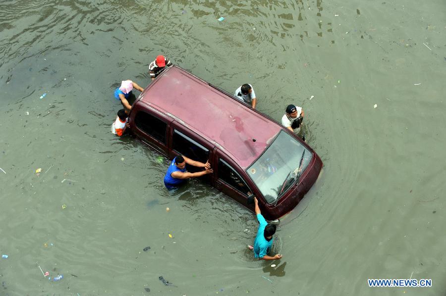 Jakarta still paralysed by flood