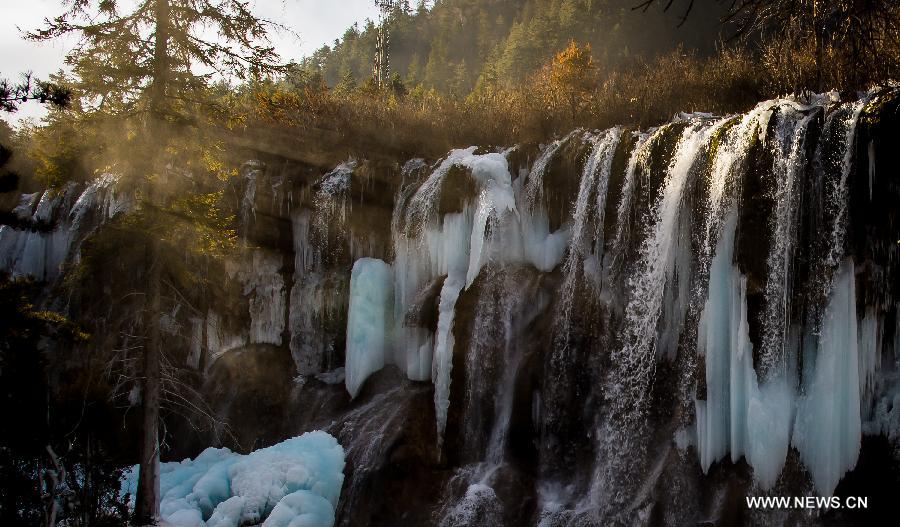 CHINA-SICHUAN-JIUZHAI VALLEY-ICEFALL (CN)