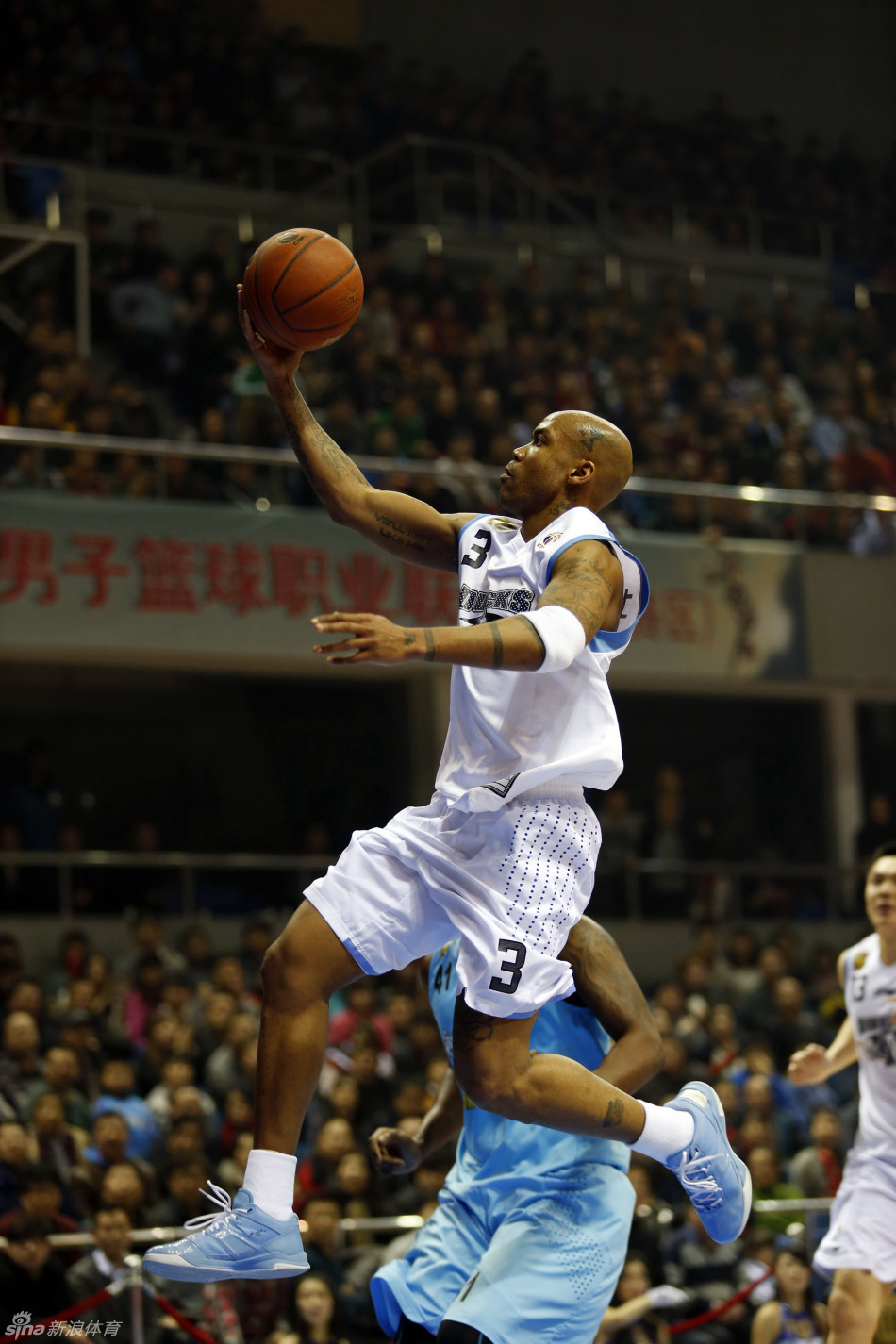 Stephon Marbury goes up for a basket during a CBA game between Beijing and Xinjiang on Jan.20, 2013. 