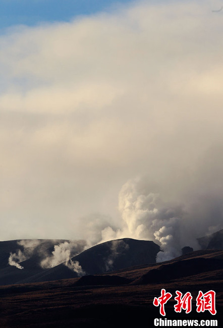 新西兰北岛一火山沉寂百年后爆发