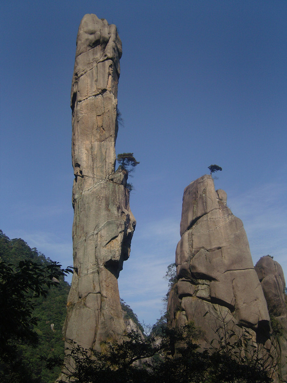 Located to the northeast of Shangrao City, Jiangxi Province, Mt. Sanqingshan was inscribed on UNESCO's World Heritage List. The granite landforms are the most valued component of Sanqingshan landscape.