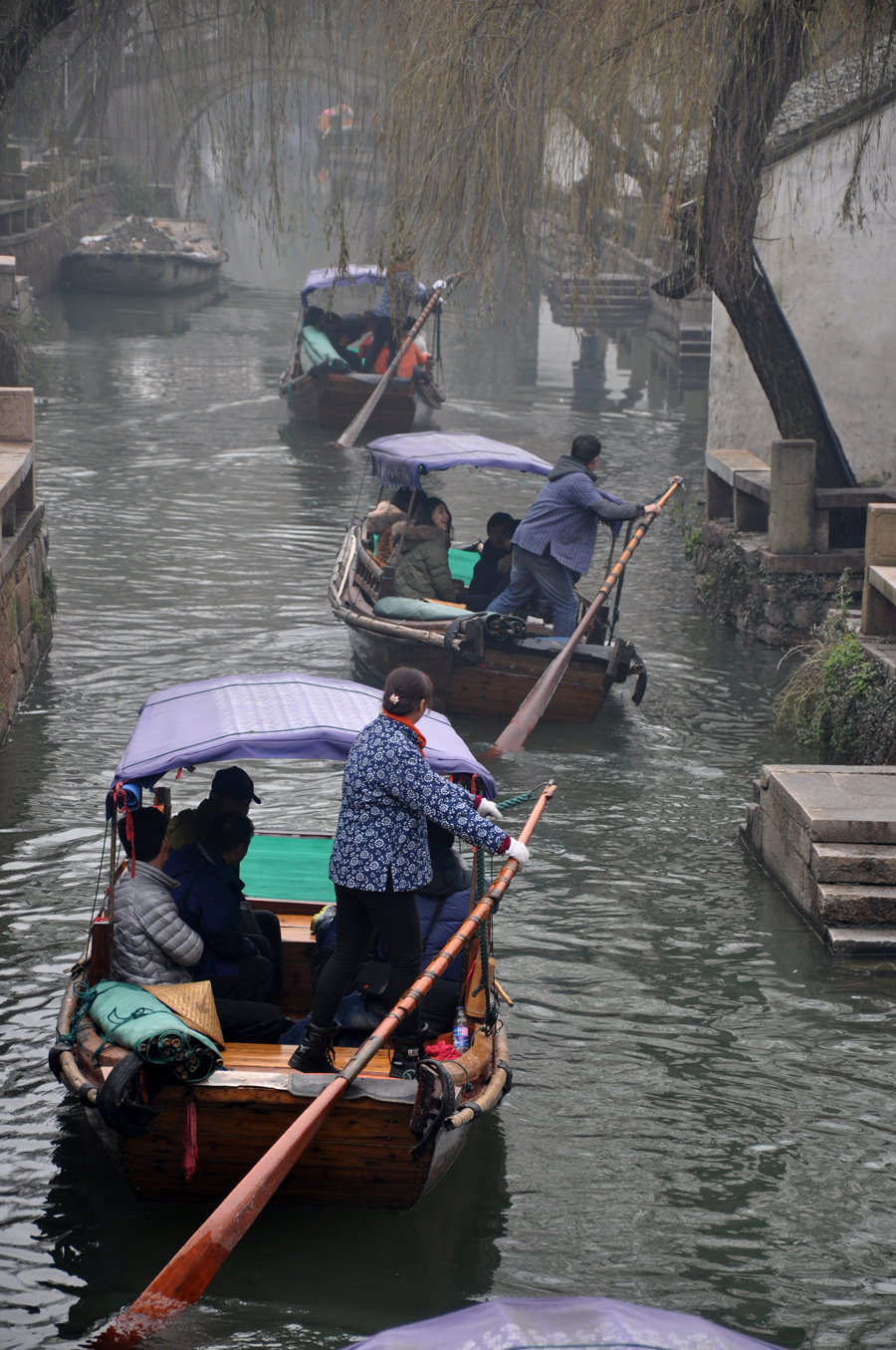 Zhouzhuang, a famous water town in southern China, is located in Kunshan City, Jiangsu Province. Because Zhouzhuang is surrounded by water, boats were necessary for entering and departing from Zhouzhuang before the 1980s.