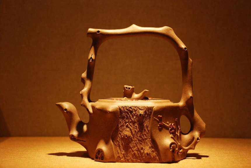 Photo taken on Jan. 23, 2013 shows a purple clay teapot at China Plum Blossom Art Center in Nanjing, capital of east China&apos;s Jiangsu Province. The China Plum Blossom Art Center with the theme of plum blossom will be officially open to the public in February this year.