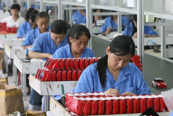 China's economy will expand at 8.4 percent this year, up from the 7.8-percent growth rate of 2012, a research institute under the country's top science academy has predicted. [File photo]