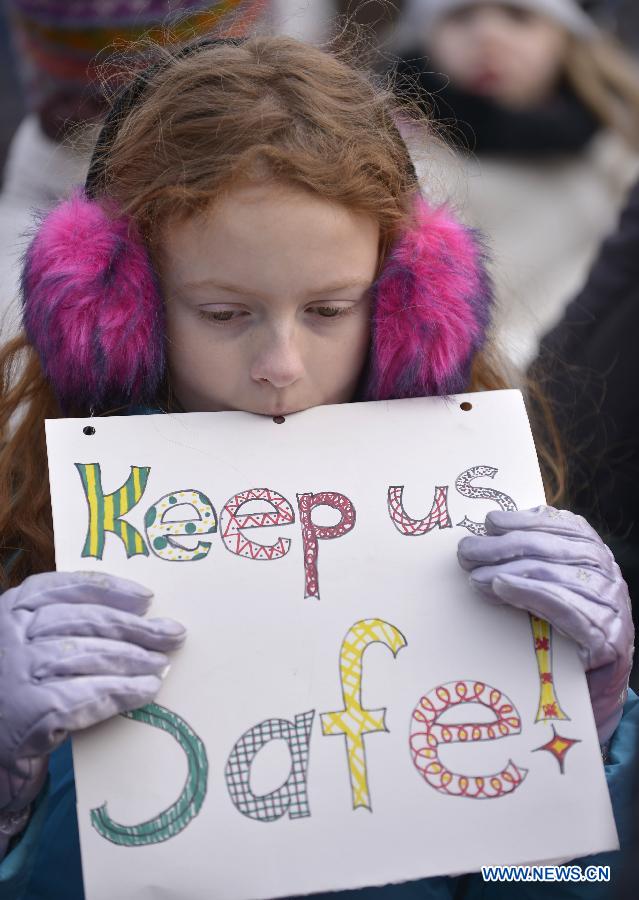 A girl holds a sign against gun violence during a march in Washington D.C., capital of the United States, Jan. 26, 2013. Thousands of people, including family members of victims and survivors of shootings at Virginia Tech University, Sandy Hook elementary school and others, took part in a march for stricter gun control laws here on Saturday. [Zhang Jun/Xinhua]