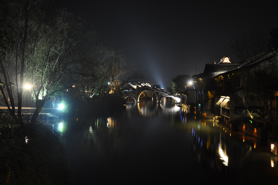 With a history of 1,200-years, Wuzhen is about one hour's drive from Hangzhou, the capital of Zhejiang province. The small town is famous for the ancient buildings and old town layout, where bridges of all sizes cross the streams winding through the town.[Photo by Yuan Fang/China.org.cn]