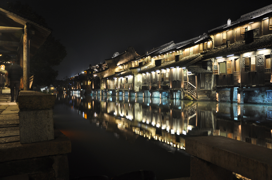 With a history of 1,200-years, Wuzhen is about one hour's drive from Hangzhou, the capital of Zhejiang province. The small town is famous for the ancient buildings and old town layout, where bridges of all sizes cross the streams winding through the town.[Photo by Yuan Fang/China.org.cn]