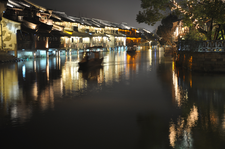 With a history of 1,200-years, Wuzhen is about one hour's drive from Hangzhou, the capital of Zhejiang province. The small town is famous for the ancient buildings and old town layout, where bridges of all sizes cross the streams winding through the town.[Photo by Yuan Fang/China.org.cn]