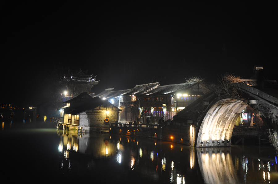 With a history of 1,200-years, Wuzhen is about one hour's drive from Hangzhou, the capital of Zhejiang province. The small town is famous for the ancient buildings and old town layout, where bridges of all sizes cross the streams winding through the town.[Photo by Yuan Fang/China.org.cn]