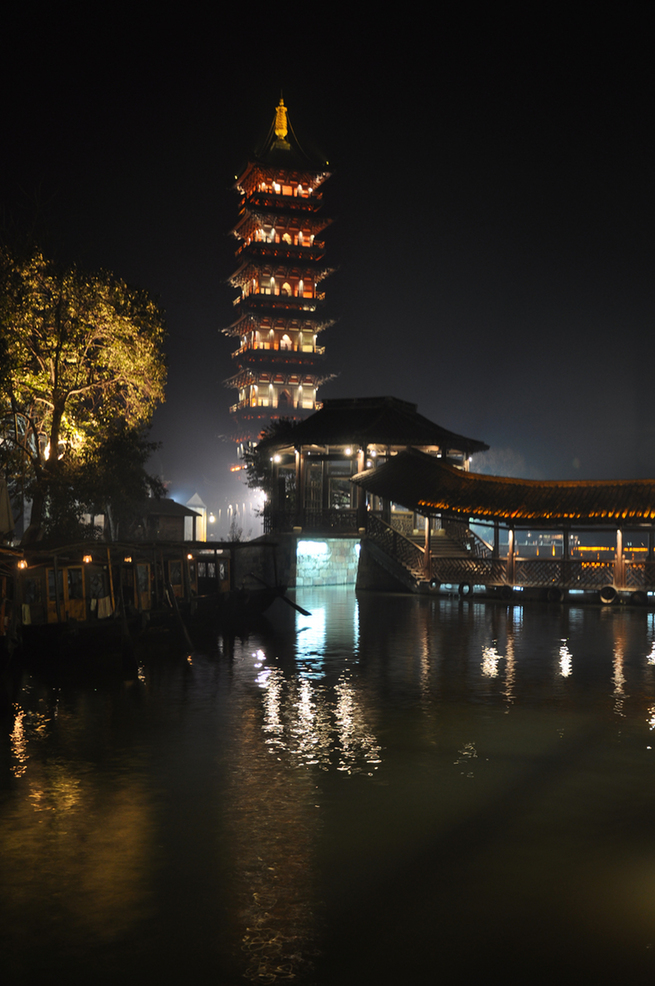 With a history of 1,200-years, Wuzhen is about one hour's drive from Hangzhou, the capital of Zhejiang province. The small town is famous for the ancient buildings and old town layout, where bridges of all sizes cross the streams winding through the town.[Photo by Yuan Fang/China.org.cn]