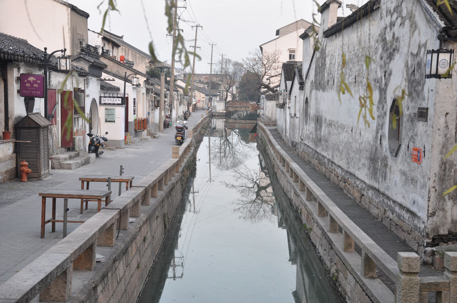 Located in downtown Suzhou, Jiangsu Province, Pingjiang Street is a historical road along the river, where the city's history and unique feature have been well-preserved. 