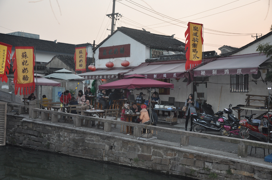 Located in downtown Suzhou, Jiangsu Province, Pingjiang Street is a historical road along the river, where the city's history and unique feature have been well-preserved. 