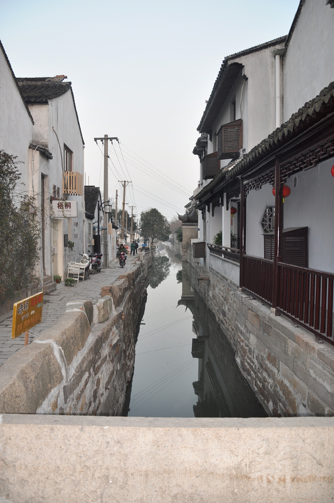 Located in downtown Suzhou, Jiangsu Province, Pingjiang Street is a historical road along the river, where the city's history and unique feature have been well-preserved. 