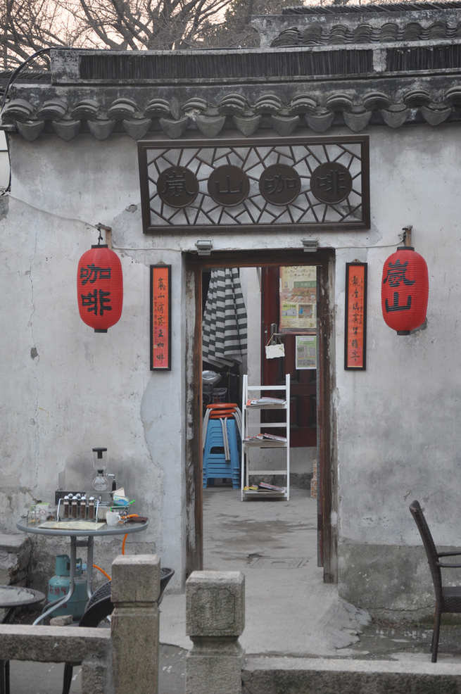 Located in downtown Suzhou, Jiangsu Province, Pingjiang Street is a historical road along the river, where the city's history and unique feature have been well-preserved. 