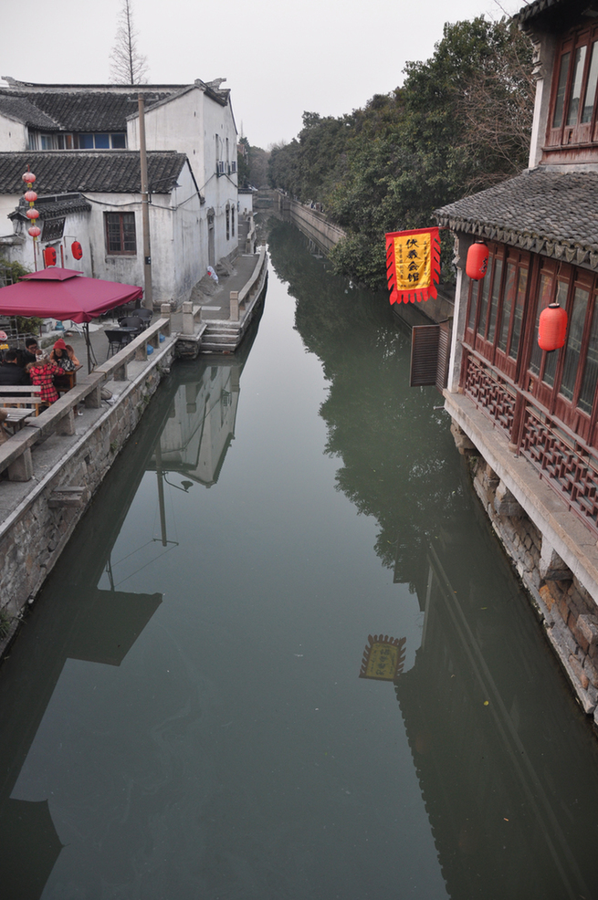 Located in downtown Suzhou, Jiangsu Province, Pingjiang Street is a historical road along the river, where the city's history and unique feature have been well-preserved. 