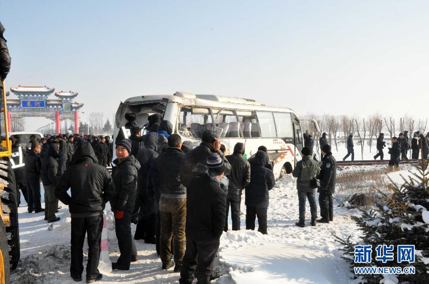 Ten people died after a cargo train and a passenger bus collided on Monday morning in northeast China&apos;s Heilongjiang Province, local government sources said. The collision happened at 7:36 a.m. in the city of Heihe. 