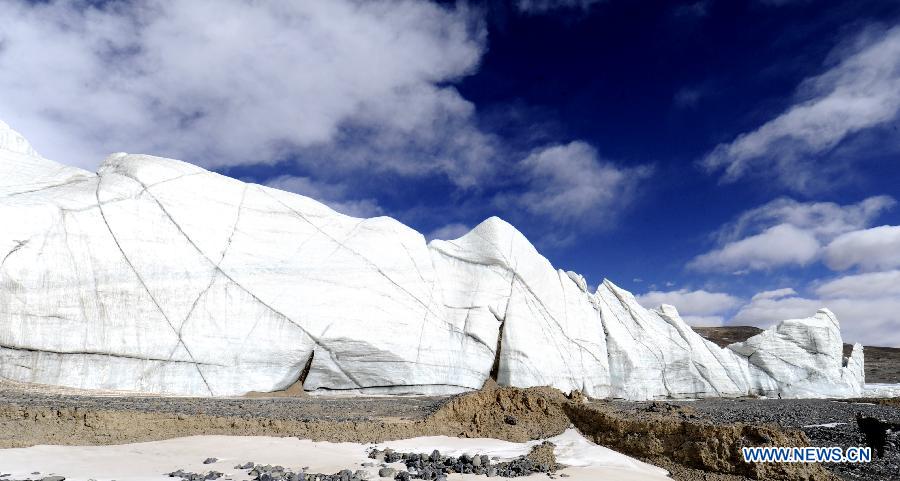 Photo taken on Jan. 8, 2013 shows a part of glacier in Purog Kangri, some 560 kilometers away from Nagqu Town in southwest China's Tibet Autonomous Region. The Purog Kangri glacier, whose ice field covers an area of 422 square kilometers, is considered to be the third largest in the world. (Xinhua/Chogo)