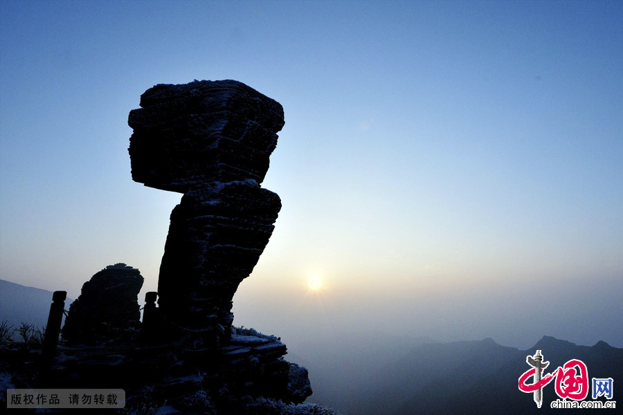 Known as the No.1 mountain in Guizhou and the highest of the Wuling Mountain Range, Fanjing Mountain is situated at the intersection of the three counties of Jiangkou, Yinjiang and Songtao in Tongren City, Guizhou Province.
