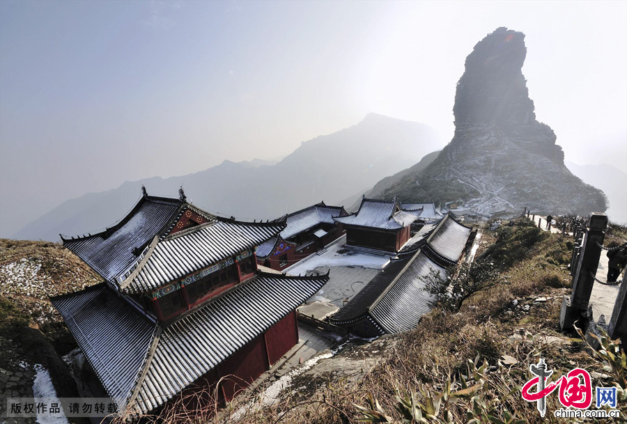 Known as the No.1 mountain in Guizhou and the highest of the Wuling Mountain Range, Fanjing Mountain is situated at the intersection of the three counties of Jiangkou, Yinjiang and Songtao in Tongren City, Guizhou Province.