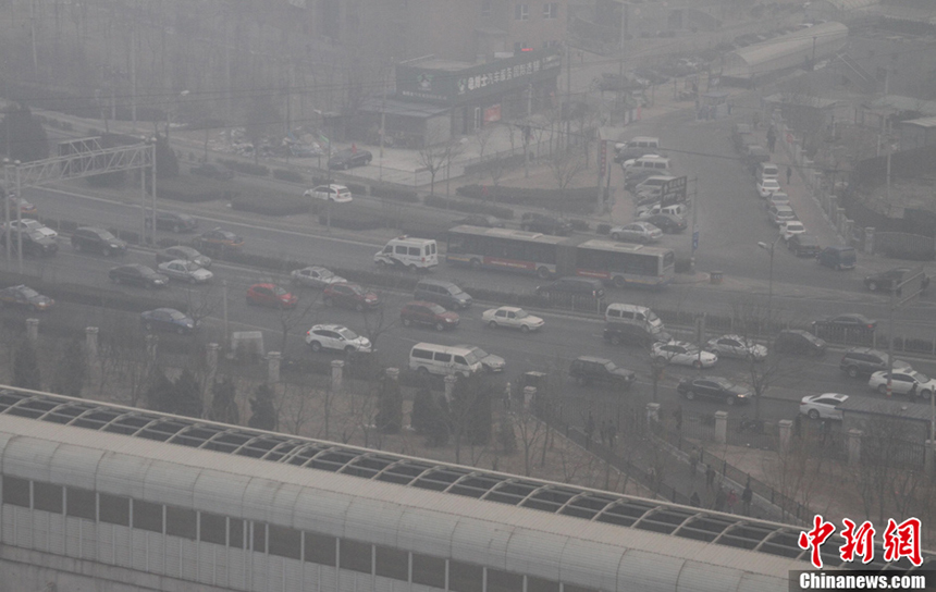 Beijing is shrouded by heavy fog on Jan. 28, 2013. The National Meteorological Center issued a blue-coded alert on Jan. 27 as foggy weather forecast for the coming two days will cut visibility and worsen air pollution in some central and eastern Chinese cities. 