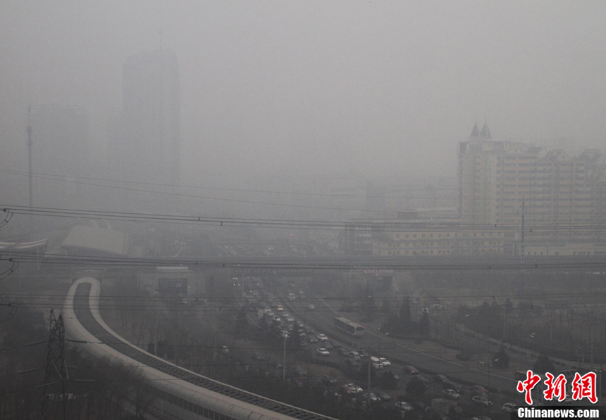 Beijing is shrouded by heavy fog on Jan. 28, 2013. The National Meteorological Center issued a blue-coded alert on Jan. 27 as foggy weather forecast for the coming two days will cut visibility and worsen air pollution in some central and eastern Chinese cities. 