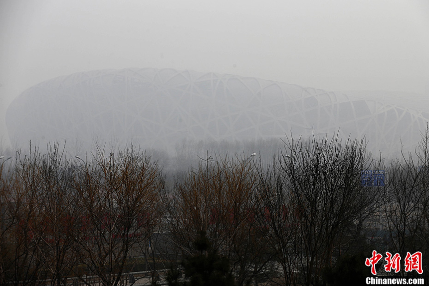 Beijing is shrouded by heavy fog on Jan. 28, 2013. The National Meteorological Center issued a blue-coded alert on Jan. 27 as foggy weather forecast for the coming two days will cut visibility and worsen air pollution in some central and eastern Chinese cities. 