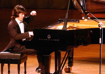 Yundi Li, China's popular piano star, was elected as a standing committee member to the Chongqing Committee of the Chinese People's Political Consultative Conference (CPPCC) on Jan. 29.