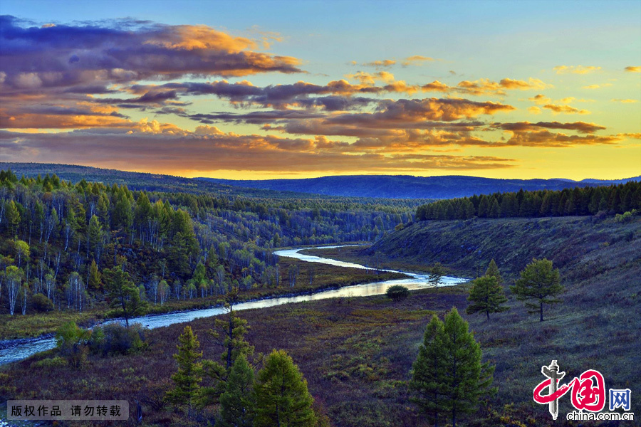 Located at the foot of southwest Daxing'anling Mountains in North China's Inner Mongolia Autonomous Region, A'er Mountain is famous for its mineral springs, abundant volcanic lakes and beautiful forest. 