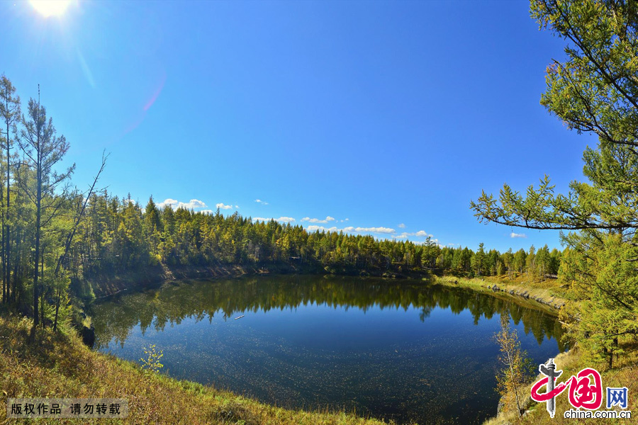 Located at the foot of southwest Daxing'anling Mountains in North China's Inner Mongolia Autonomous Region, A'er Mountain is famous for its mineral springs, abundant volcanic lakes and beautiful forest. 