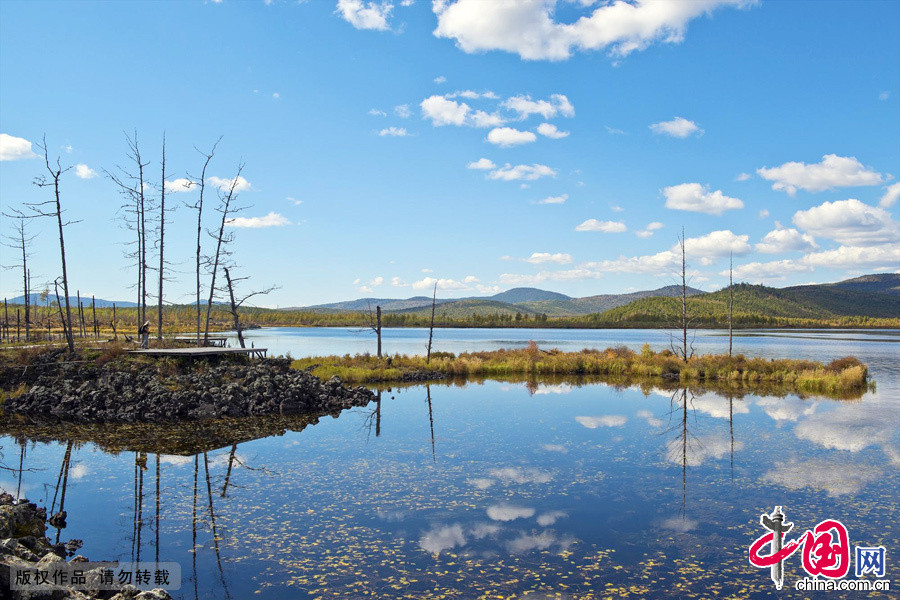 Located at the foot of southwest Daxing'anling Mountains in North China's Inner Mongolia Autonomous Region, A'er Mountain is famous for its mineral springs, abundant volcanic lakes and beautiful forest. 