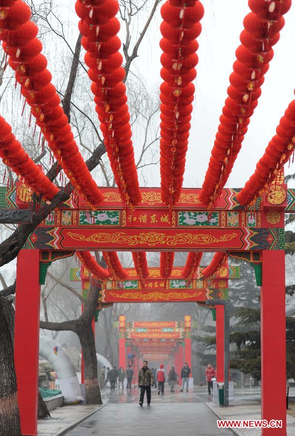 CHINA-BEIJING-LONGTAN PARK-TEMPLE FAIR-PREPARATION (CN) 