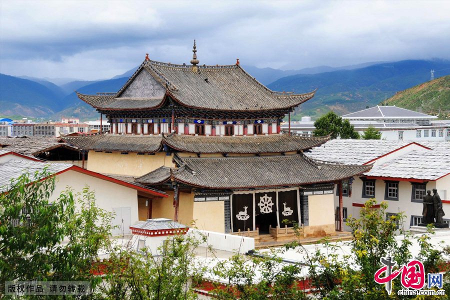 Photo shows the view in Dukezong ancient city of Shangri-la County, Deqen Tibetan Autonomous Prefecture, southwest China's Yunnan Province. Dukezong, which has a history of 1,300 years, means 'Moonlight City' in the Tibetan language. [China.org.cn]