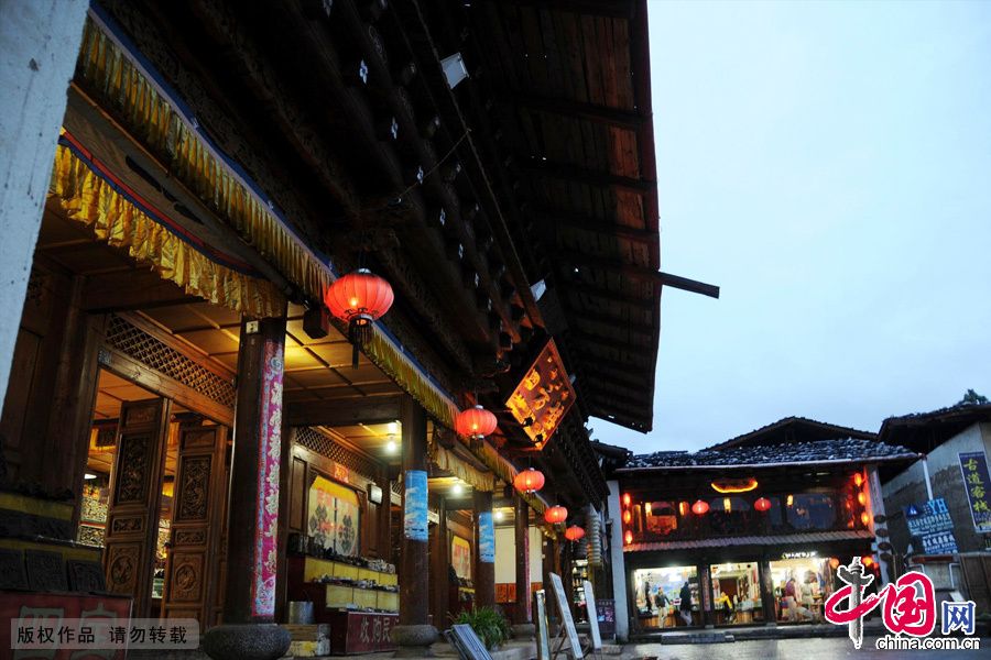 Photo shows the view in Dukezong ancient city of Shangri-la County, Deqen Tibetan Autonomous Prefecture, southwest China's Yunnan Province. Dukezong, which has a history of 1,300 years, means 'Moonlight City' in the Tibetan language. [China.org.cn]