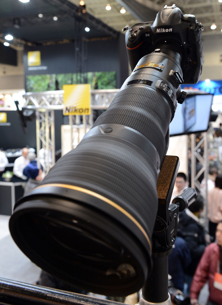 Nikon&apos;s new AF-S NIKKOR 800mm f/5.6E FL ED VR lens, attached to a D4 SLR camera (top R) is displayed during the CP+, (CP plus) photo imaging show in Yokohama on January 31, 2013. Around 96 companies are participating in the exhibition with some 70,000 visitors expected in the four-day-long event. 