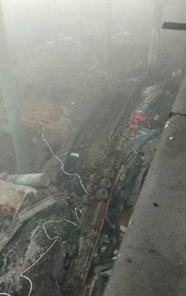 26 people were killed after a highway bridge collapsed in Sanmenxia, central China&apos;s Henan Province Friday morning. [Photo: Sina.com.cn]