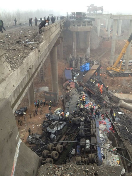  The wreckages of vehicles pile up under an expressway bridge in Sanmenxia, Henan Province, that partially collapsed after a truck fully loaded with fireworks exploded on Friday morning, February 1, 2013. [Photo: CNR] 