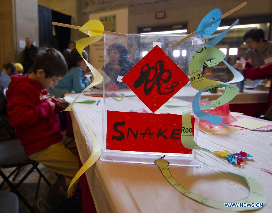 Kids learn to cut a paper snake during the Chinese Cultural Heritage Day event at the Royal Ontario Museum in Toronto, Canada, Feb. 2, 2013.